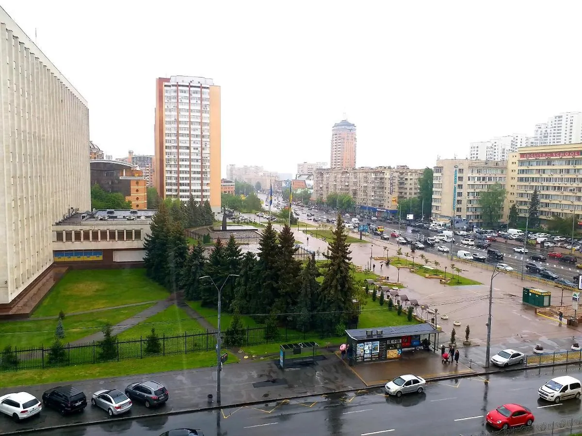 Отдельная комната с балконом в апартаментах, возле м Печерская Киев 0*,  Украина