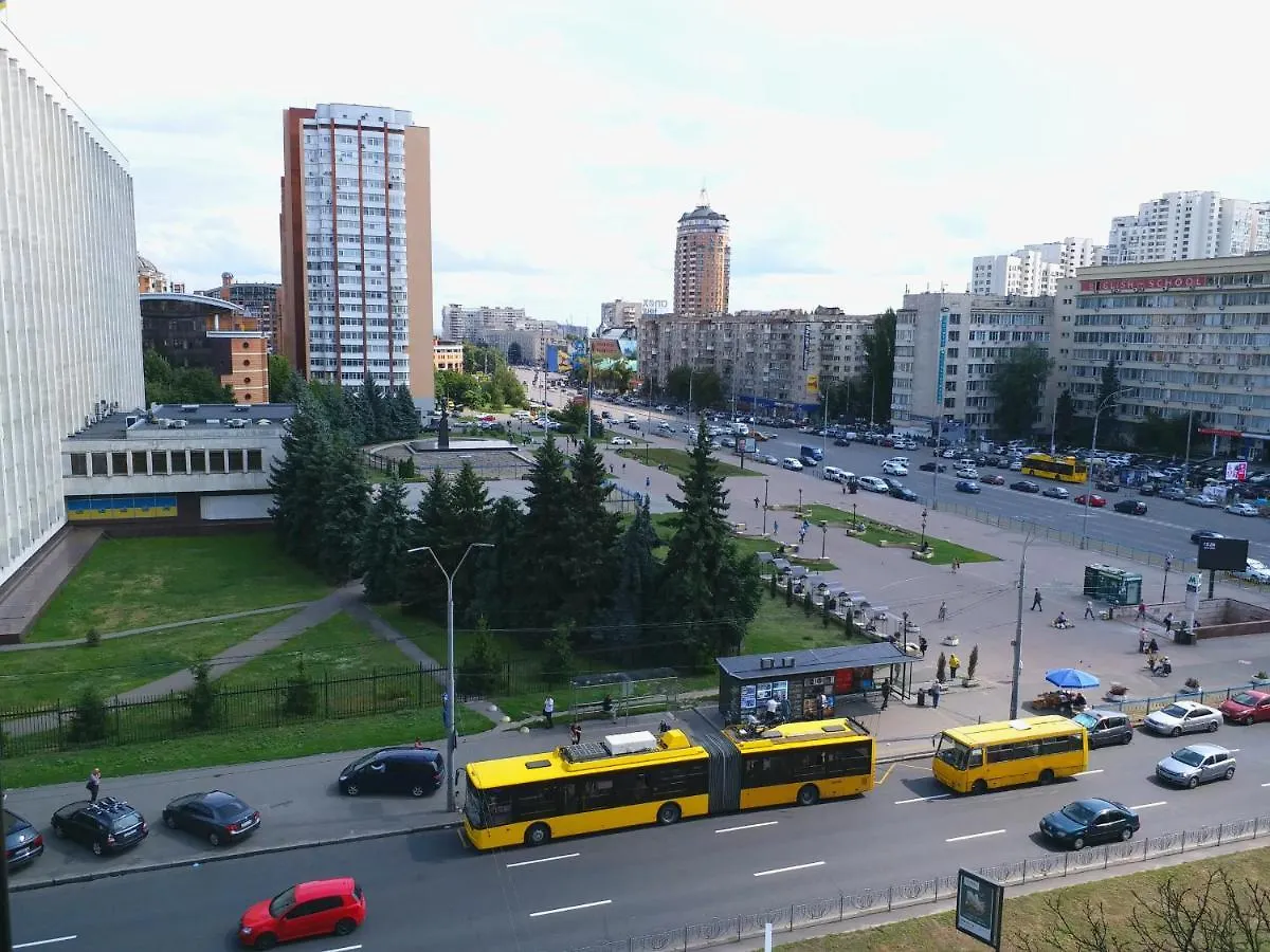 Pansiyon Отдельная Комната С Балконом В Апартаментах, Возле М Печерская Kiev